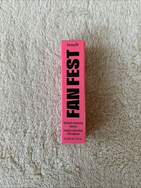 Benefit Fanfest Volumizing Mascara - Bright Pink Box